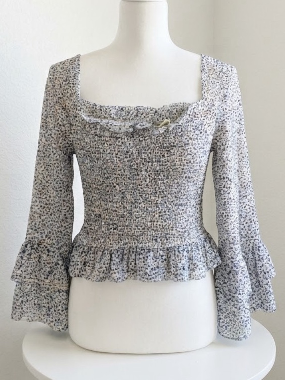 Anthropologie| Japna| White/Blue Floral Smocked Square-Neck Ruffle Blouse Sz L